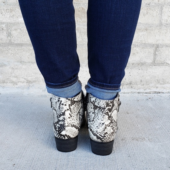 Boots - Picture 8 of 8